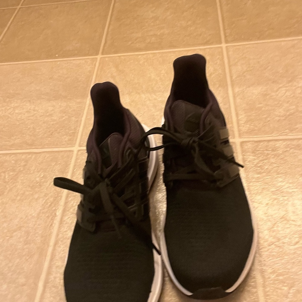 Women’s Adidas shoes - Picture 5 of 6